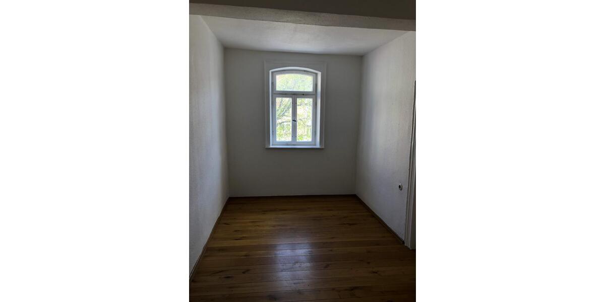 Etagenwohnung Apolda - 2.5 Zimmer, 75 m&sup2;, 450&euro; | Angebot:26004794