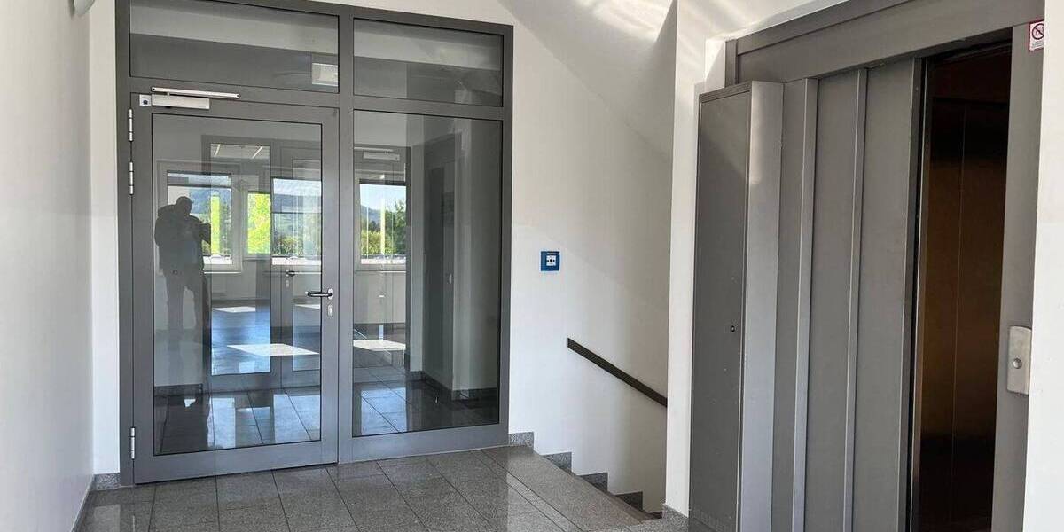 Gewerbeobjekt Jena Lobeda - 8 Zimmer, 207 m&sup2;, 1.980&euro; | Angebot:25678041