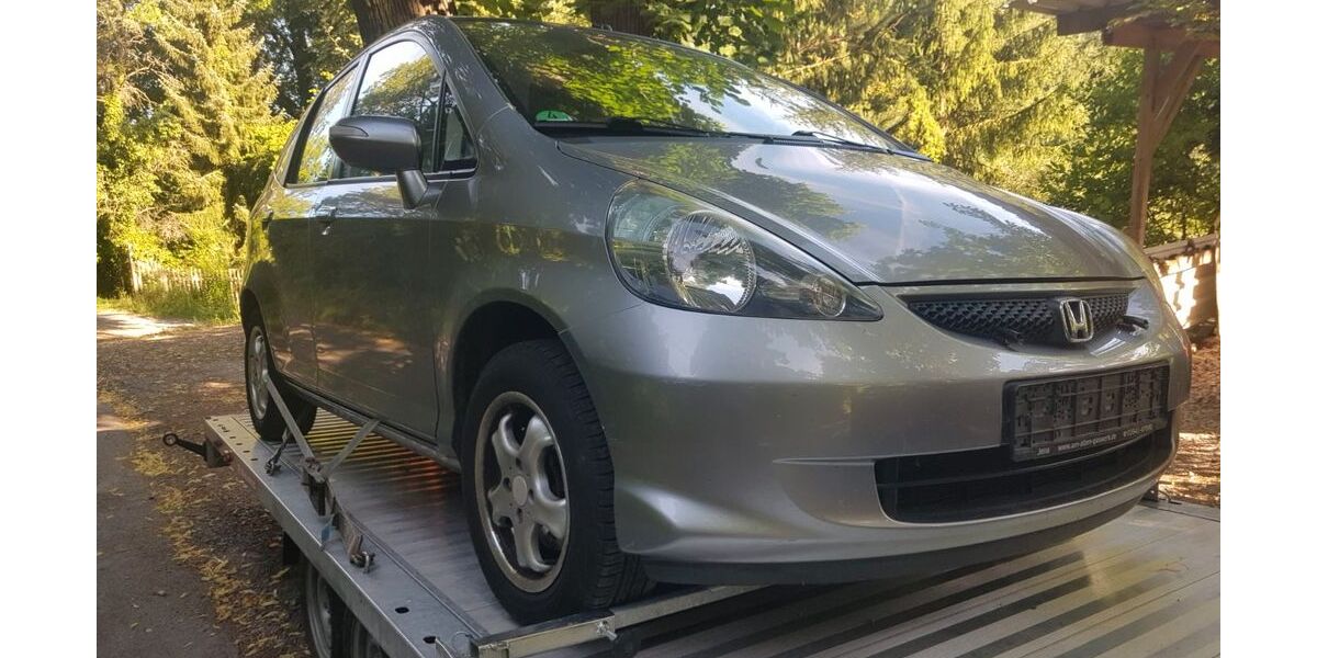 Ford Fiesta 150.000 km 2.400 &euro; Jena 07751