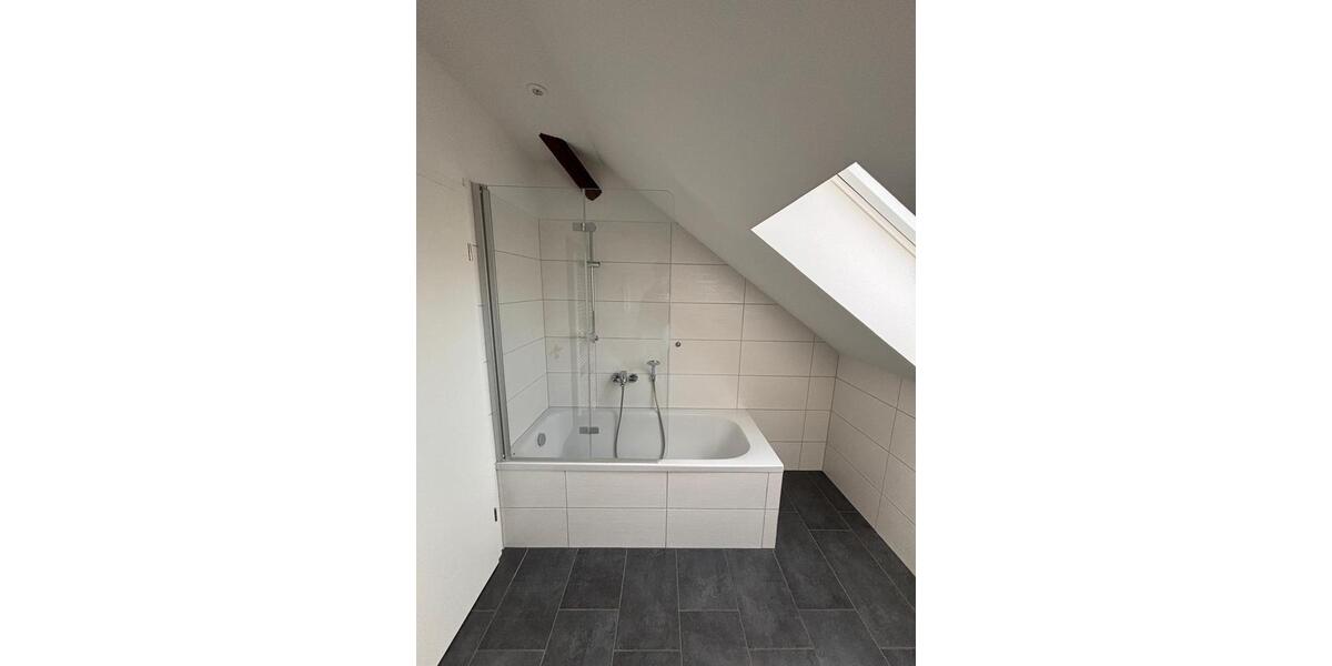 Dachgeschoßwohnung Apolda - 3 Zimmer, 62 m&sup2;, 775&euro; | Angebot:25637372