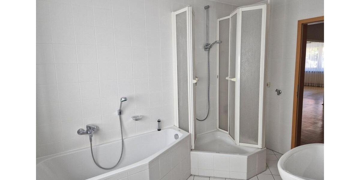 Etagenwohnung Erfurt - 2 Zimmer, 100 m&sup2;, 1.200&euro; | Angebot:19356337