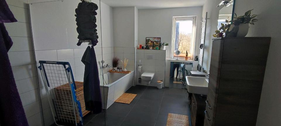 Etagenwohnung Bucha - 3 Zimmer, 90 m&sup2;, 1.500&euro; | Angebot:25543321