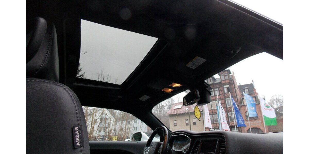 Dodge Challenger 6,4 Scat Pack 93.400 km 34.990 &euro; Rudolstadt 07407