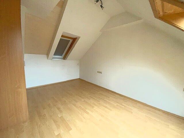 Dachgeschoßwohnung Kahla - 2 Zimmer, 65 m&sup2;, 510&euro; | Angebot:26444051