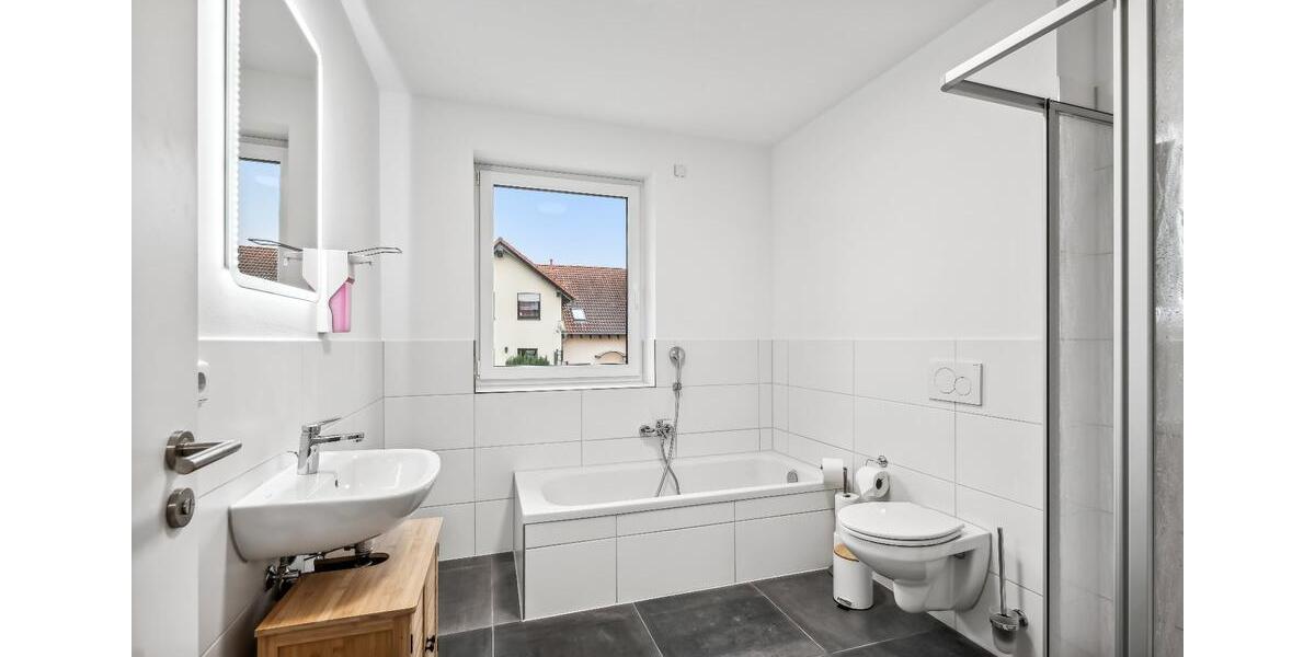 Reihenhaus Bucha - 7 Zimmer, 153 m&sup2;, 2.580&euro; | Angebot:26443858