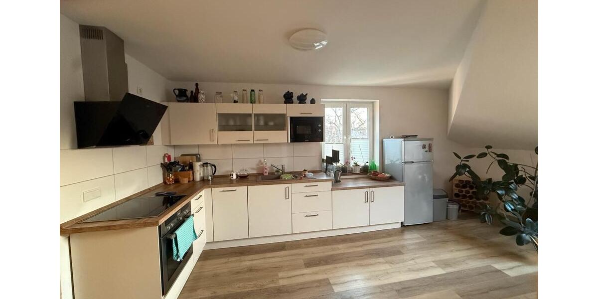 Dachgeschoßwohnung Apolda - 3 Zimmer, 85 m&sup2;, 930&euro; | Angebot:25352752