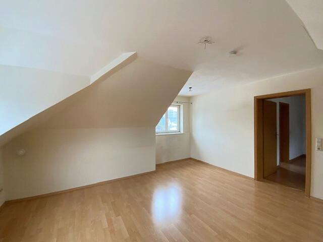 Dachgeschoßwohnung Kahla - 2 Zimmer, 65 m&sup2;, 510&euro; | Angebot:26444051