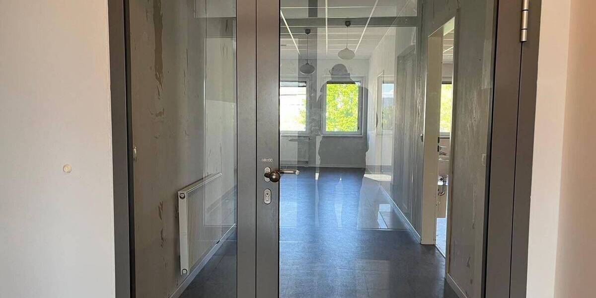 Gewerbeobjekt Jena Lobeda - 8 Zimmer, 207 m&sup2;, 1.980&euro; | Angebot:25678041