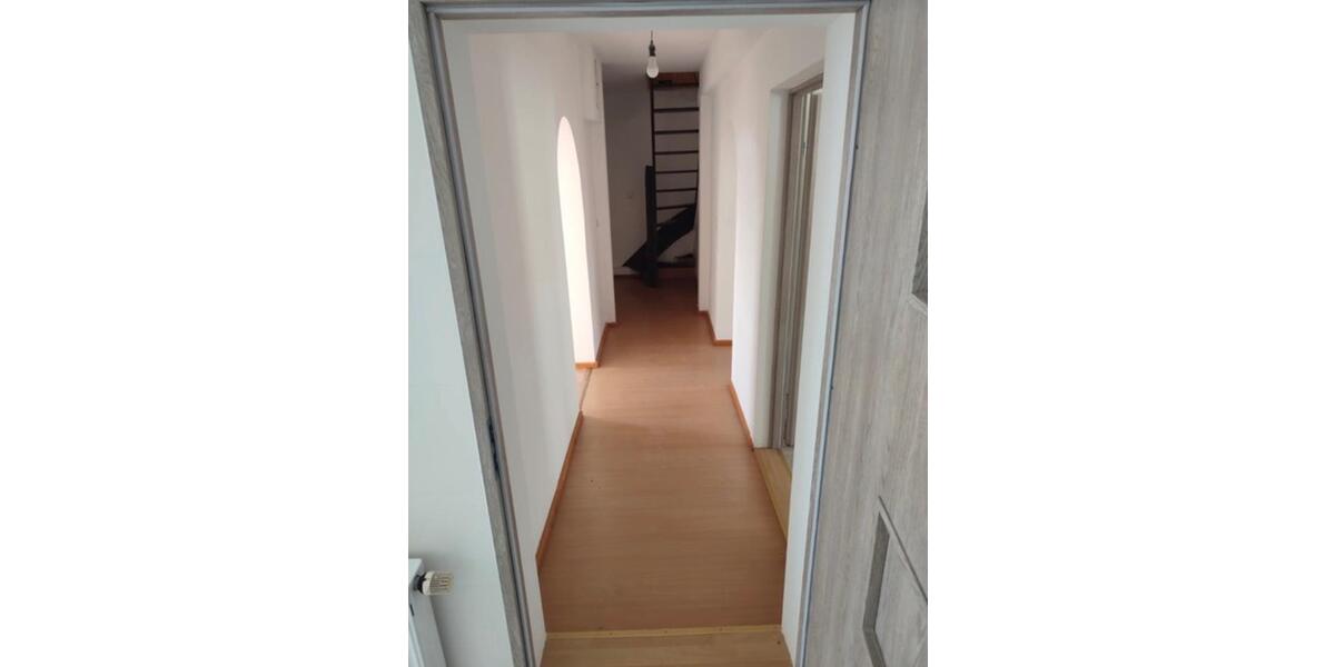 Dachgeschoßwohnung Apolda - 4 Zimmer, 88 m&sup2;, 660&euro; | Angebot:22479618