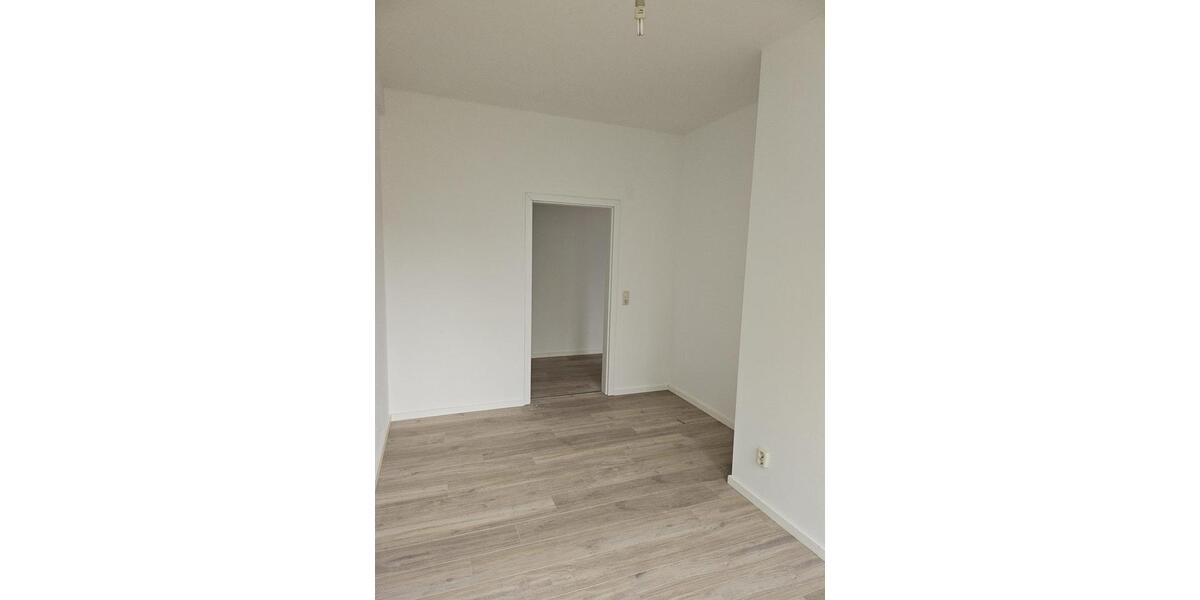 Etagenwohnung Apolda - 4 Zimmer, 135 m&sup2;, 1.350&euro; | Angebot:26581989