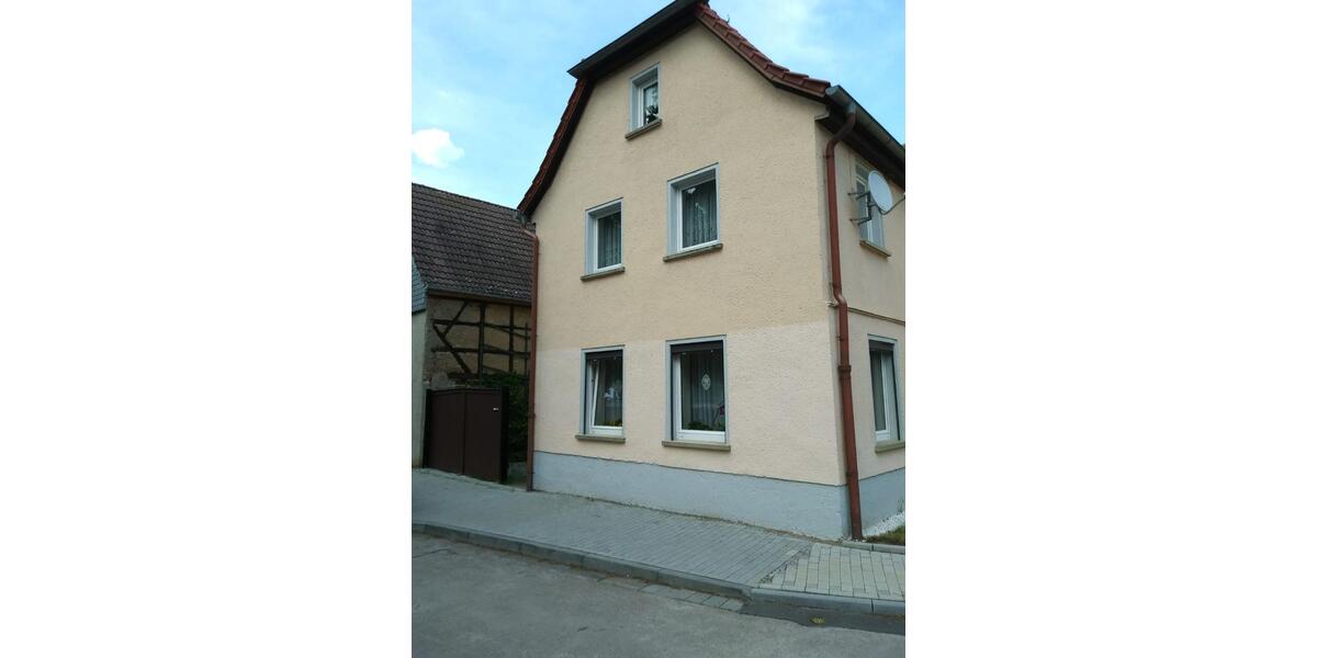 Einfamilienhaus Buttstädt - 8 Zimmer, 127 m&sup2;, 80.000&euro; | Angebot:26115206
