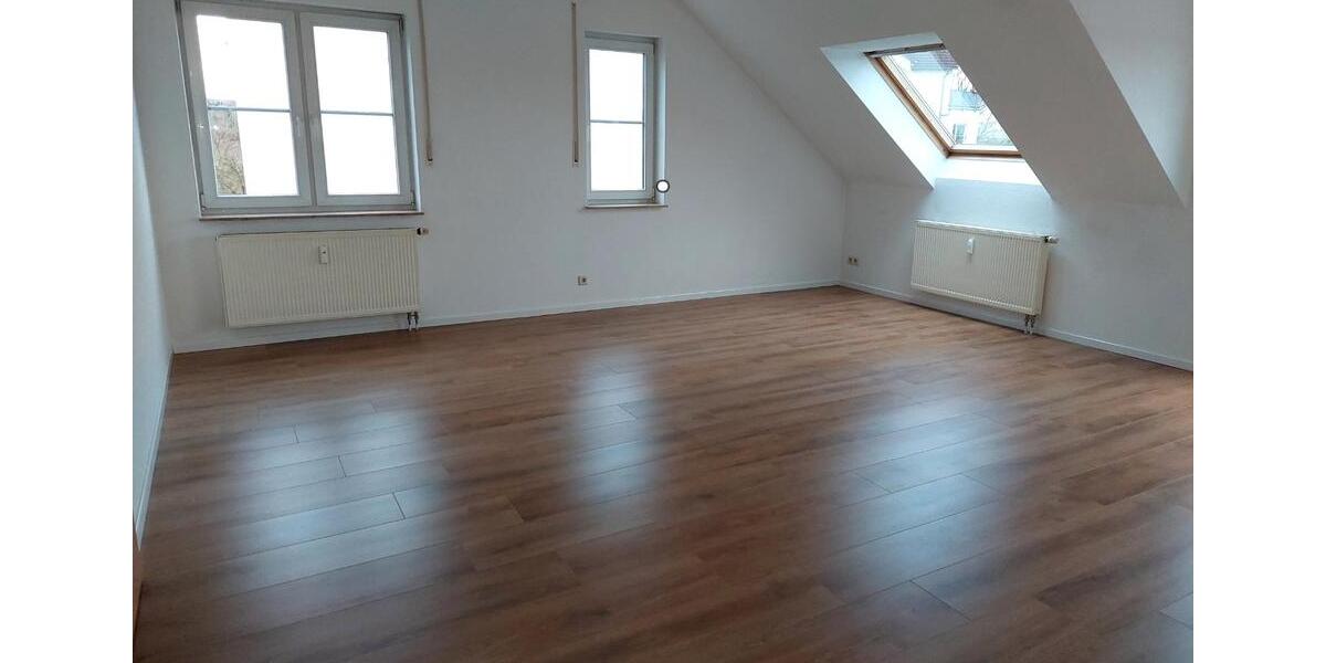 Dachgeschoßwohnung Erfurt Hochheim - 3 Zimmer, 78 m&sup2;, 853&euro; | Angebot:26354149
