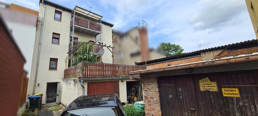 ruhig gelegenes Dreifamilienhaus mit Garagen , teilw. freiwerdend - Mehrfamilienhaus, Wohnhaus Kahla | Angebot:26095730