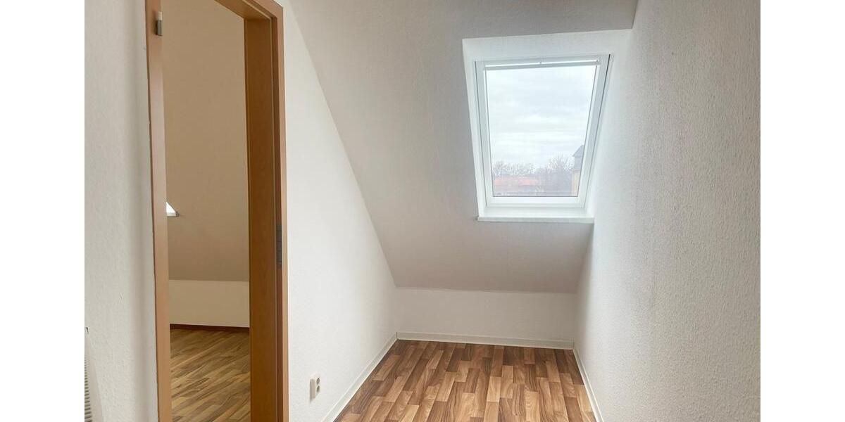 Etagenwohnung Kölleda - 3 Zimmer, 100 m&sup2;, 700&euro; | Angebot:25342184