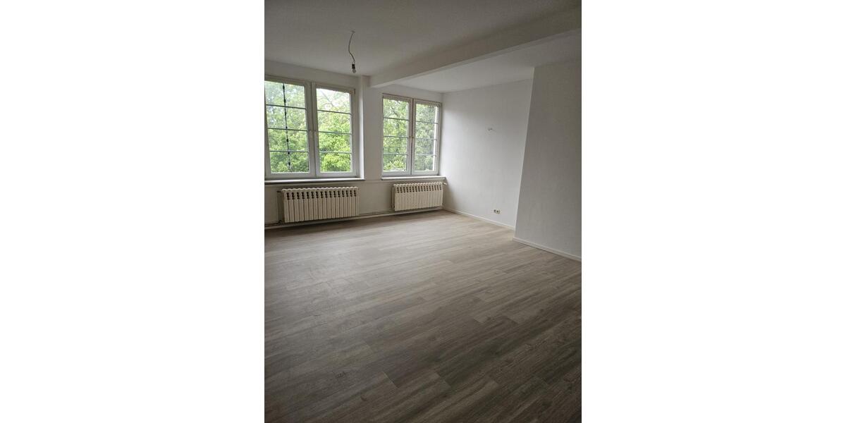 Etagenwohnung Apolda - 4 Zimmer, 135 m&sup2;, 1.350&euro; | Angebot:26581989
