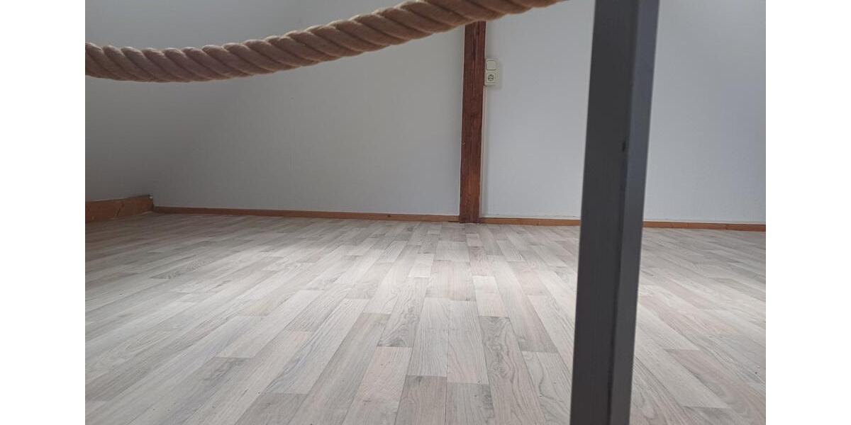 Dachgeschoßwohnung Apolda - 3 Zimmer, 75 m&sup2;, 395&euro; | Angebot:25540079