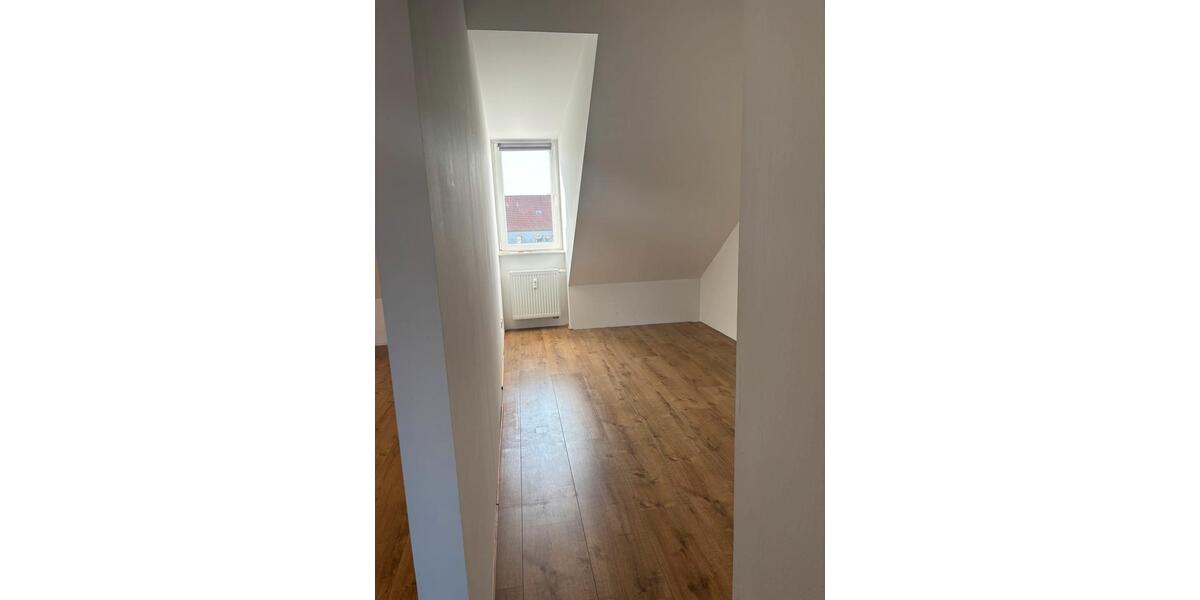 Dachgeschoßwohnung Erfurt Daberstedt - 4 Zimmer, 100 m&sup2;, 900&euro; | Angebot:25962245