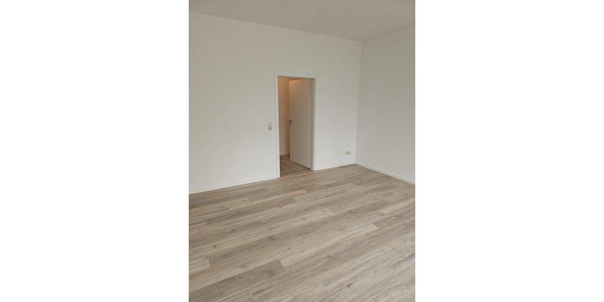Etagenwohnung Apolda - 4 Zimmer, 135 m&sup2;, 1.350&euro; | Angebot:26581989