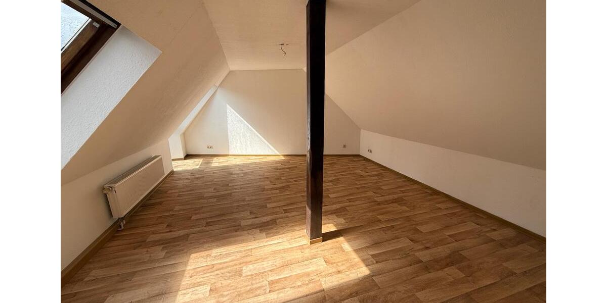 Dachgeschoßwohnung Erfurt Johannesplatz - 3 Zimmer, 100 m&sup2;, 590&euro; | Angebot:26056121