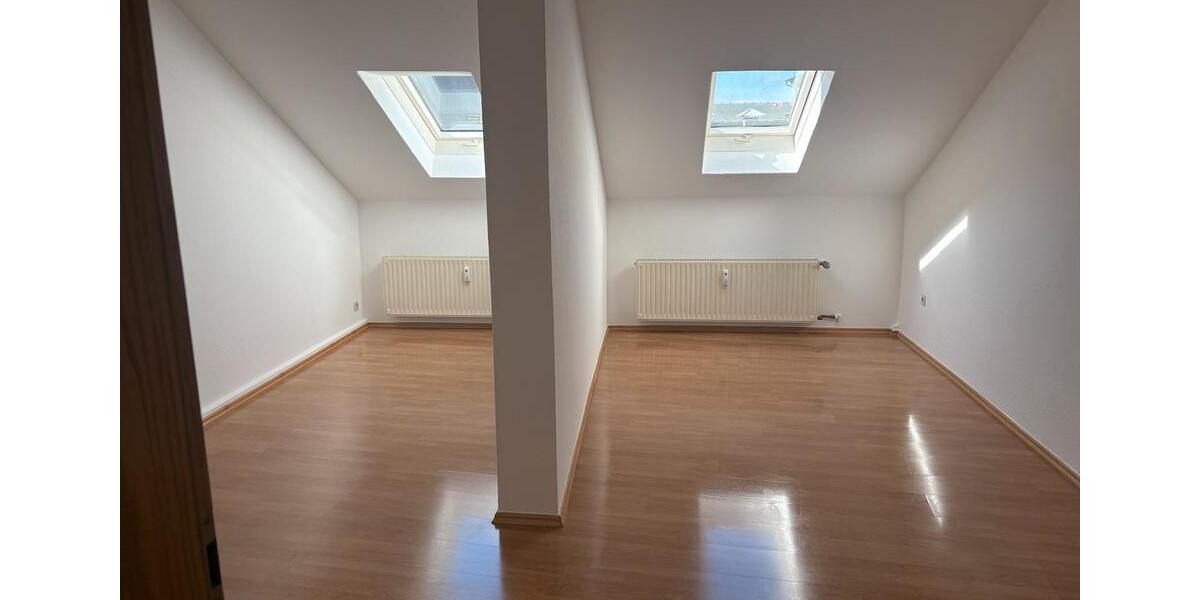 Dachgeschoßwohnung Erfurt - 5 Zimmer, 196 m&sup2;, 2.156&euro; | Angebot:26264396