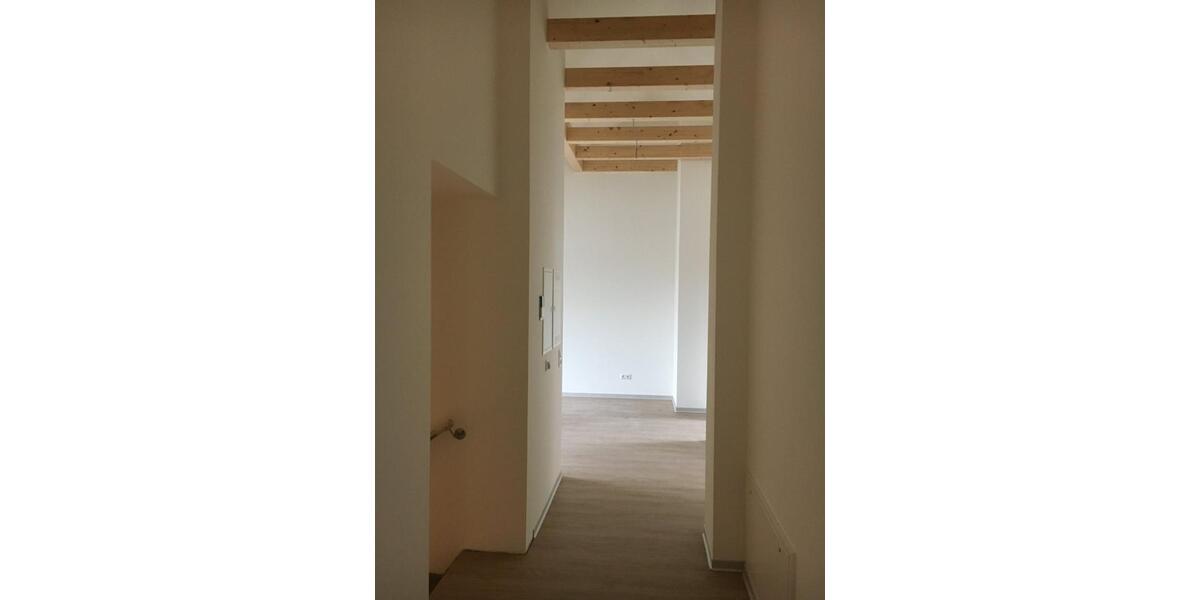 Dachgeschoßwohnung Erfurt Hochheim - 2 Zimmer, 100 m&sup2;, 1.500&euro; | Angebot:25650095