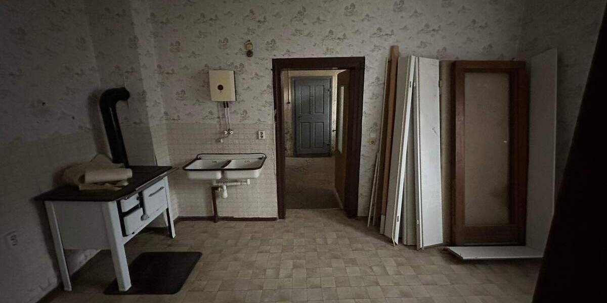 Mehrfamilienhaus, Wohnhaus Schmiedehausen - 9 Zimmer, 110 m&sup2;, 50.000&euro; | Angebot:25670785