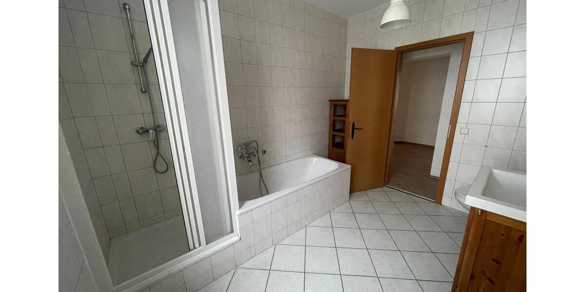 Etagenwohnung Erfurt - 3 Zimmer, 99 m&sup2;, 950&euro; | Angebot:25831916