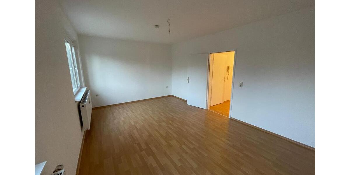 Etagenwohnung Apolda - 1 Zimmer, 80 m&sup2;, 595&euro; | Angebot:25886940