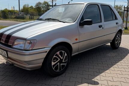 Ford Fiesta 98.685 km 2.450 &euro; Erfurt 99089