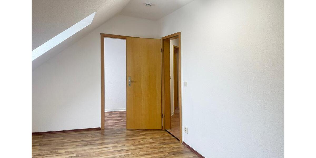 Etagenwohnung Kölleda - 3 Zimmer, 100 m&sup2;, 700&euro; | Angebot:25342184