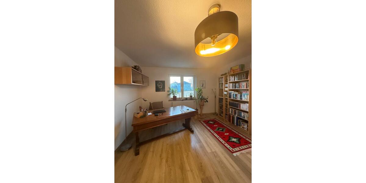 Dachgeschoßwohnung Apolda - 3 Zimmer, 85 m&sup2;, 930&euro; | Angebot:25352752