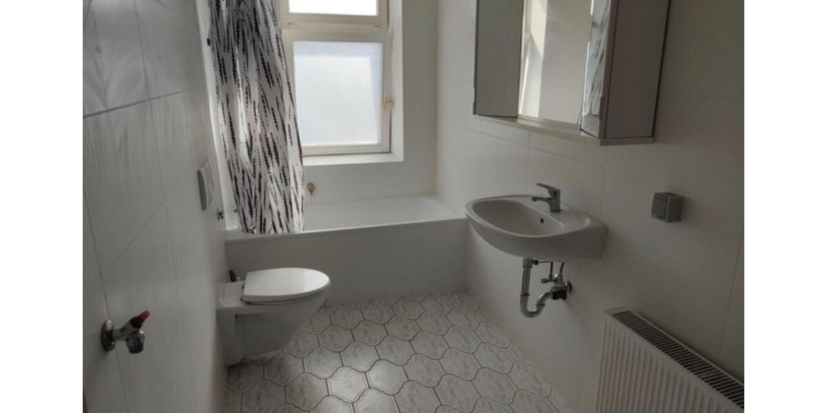 Dachgeschoßwohnung Apolda - 4 Zimmer, 88 m&sup2;, 660&euro; | Angebot:22479618