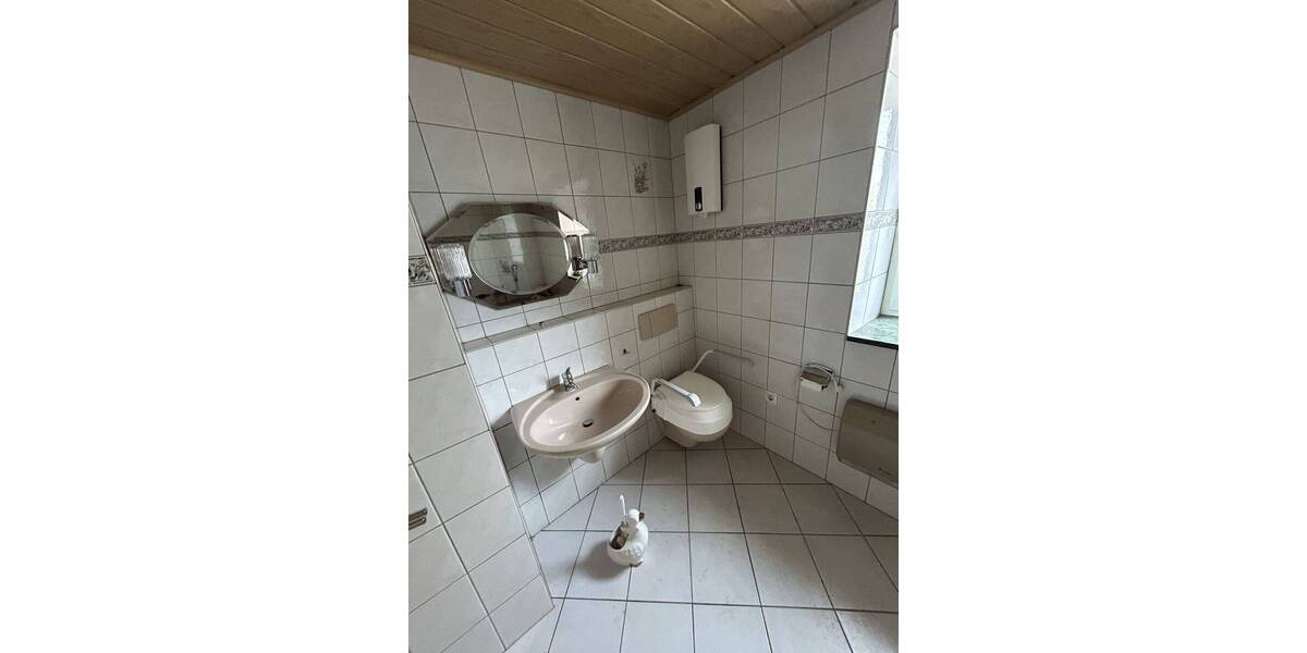 Einfamilienhaus Guthmannshausen Guthmannshausen - 8 Zimmer, 213 m&sup2;, 140.000&euro; | Angebot:25745772