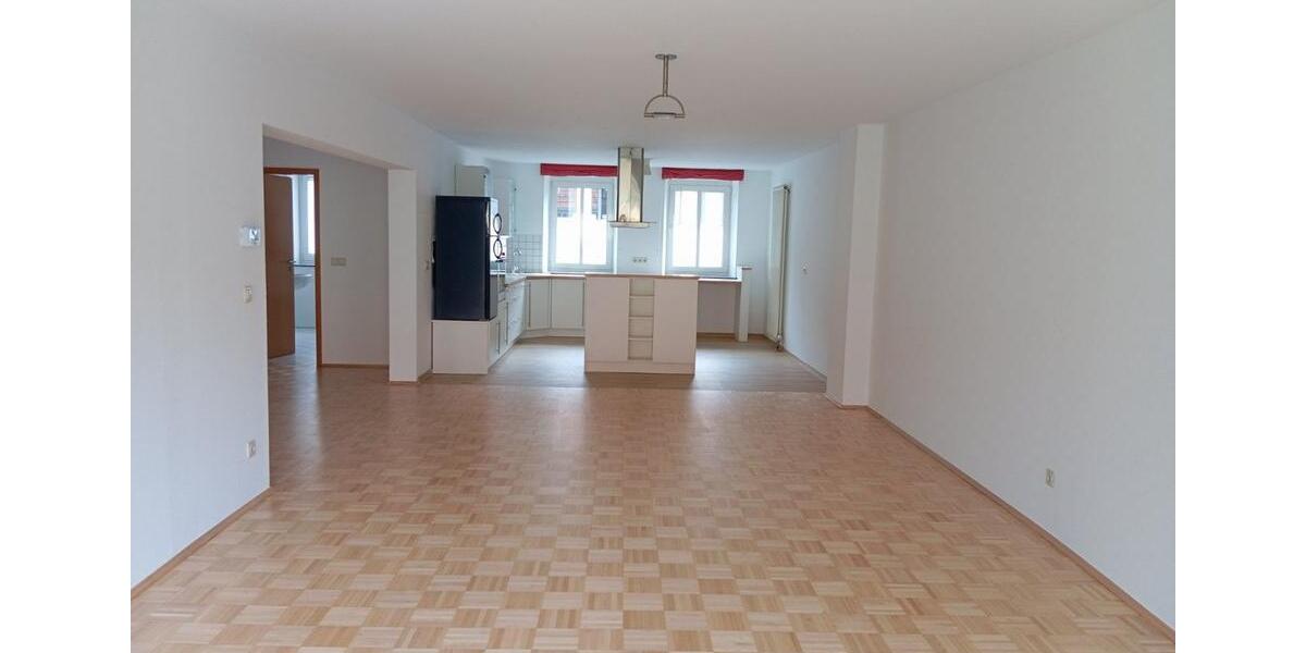 Etagenwohnung Erfurt - 2 Zimmer, 100 m&sup2;, 1.200&euro; | Angebot:19356337