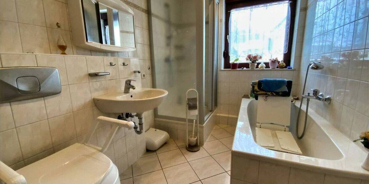 Einfamilienhaus Ilmtal-Weinstraße Niederreißen - 8 Zimmer, 145 m&sup2;, 180.000&euro; | Angebot:25938523