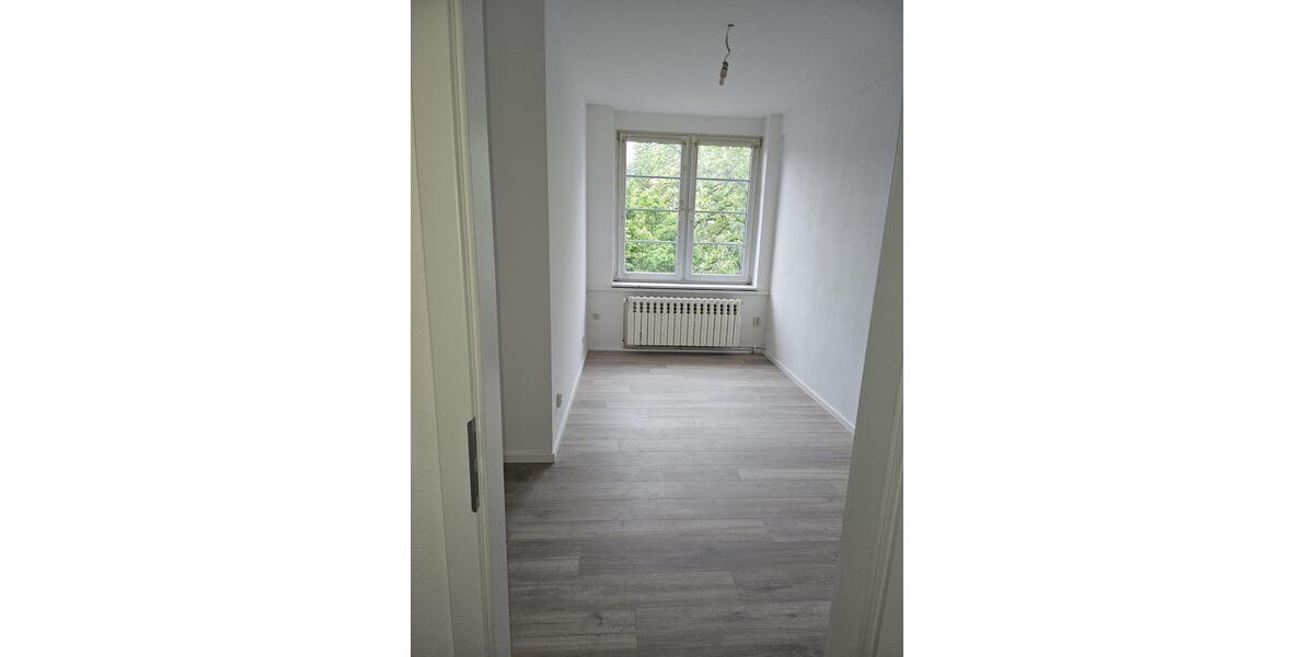 Etagenwohnung Apolda - 4 Zimmer, 135 m&sup2;, 1.350&euro; | Angebot:26581989