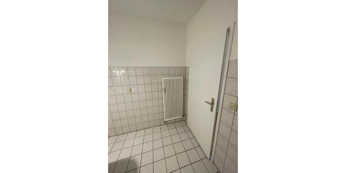 Etagenwohnung Apolda - 1 Zimmer, 80 m&sup2;, 595&euro; | Angebot:25886940