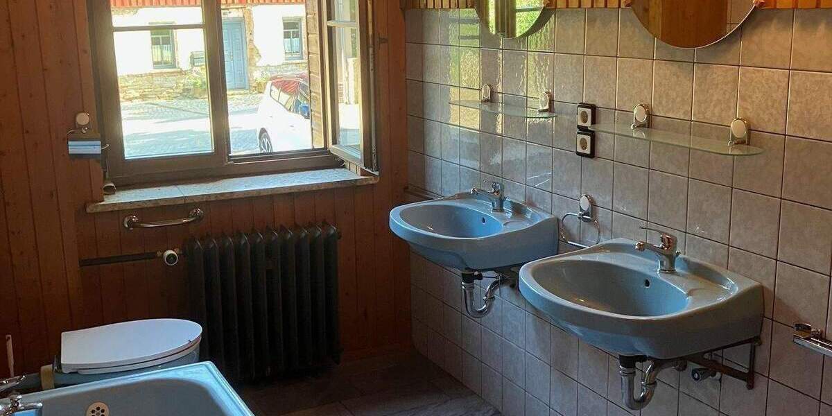 Einfamilienhaus Ilmtal-Weinstraße Weinstraße - 6 Zimmer, 198 m&sup2;, 180.000&euro; | Angebot:25679277