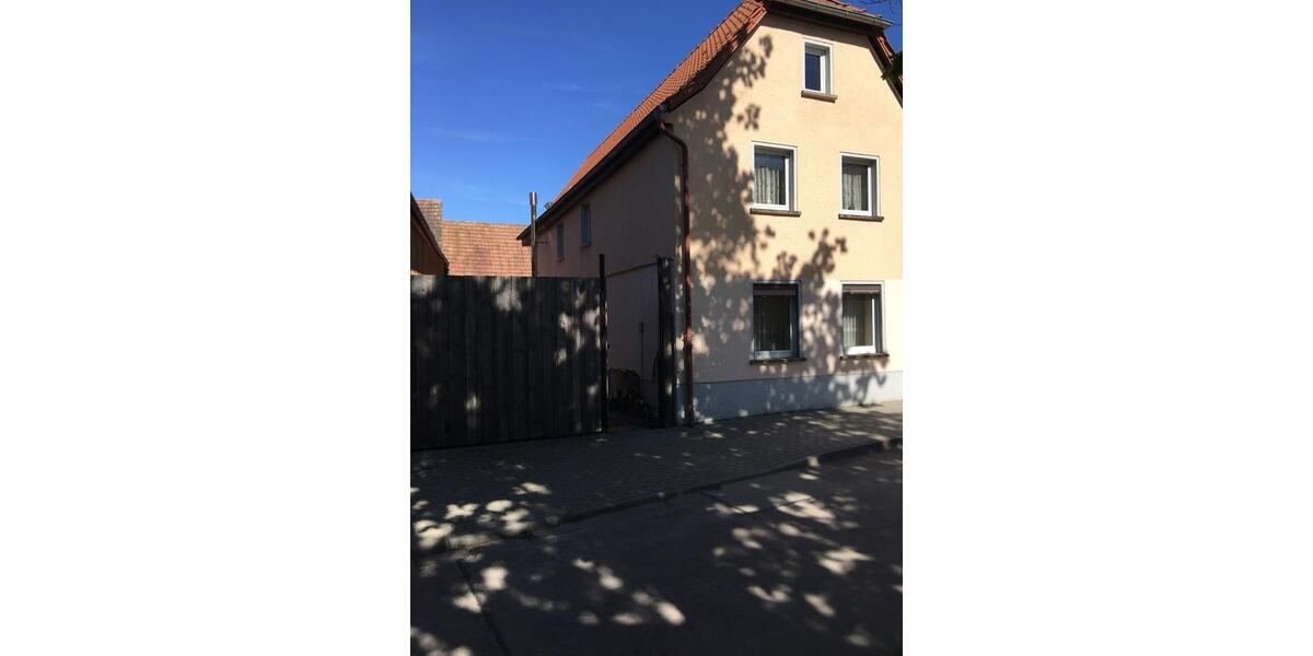 Einfamilienhaus Buttstädt - 8 Zimmer, 127 m&sup2;, 80.000&euro; | Angebot:26115206