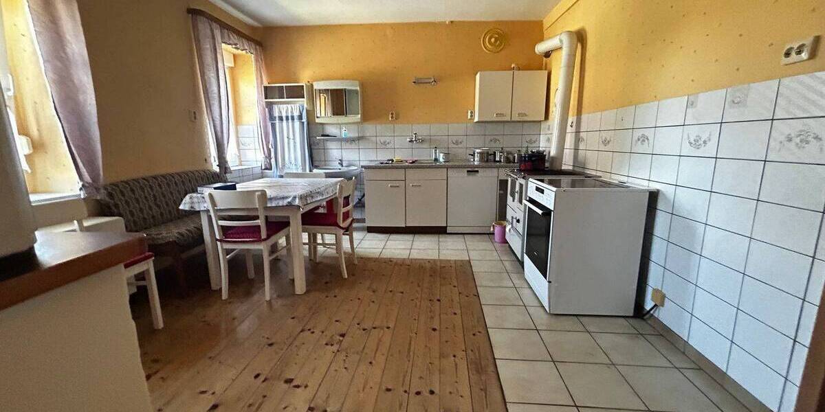 Einfamilienhaus Guthmannshausen Guthmannshausen - 8 Zimmer, 213 m&sup2;, 140.000&euro; | Angebot:25745772