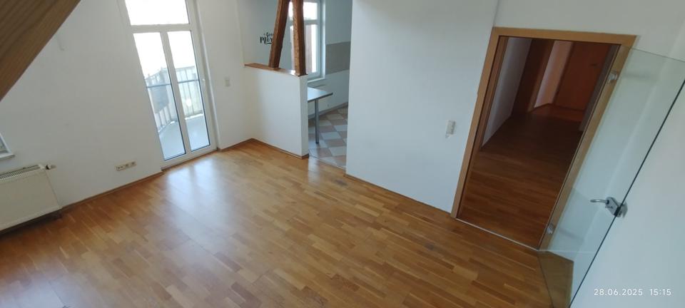 Dachgeschoßwohnung Apolda - 4 Zimmer, 900&euro; | Angebot:20274882