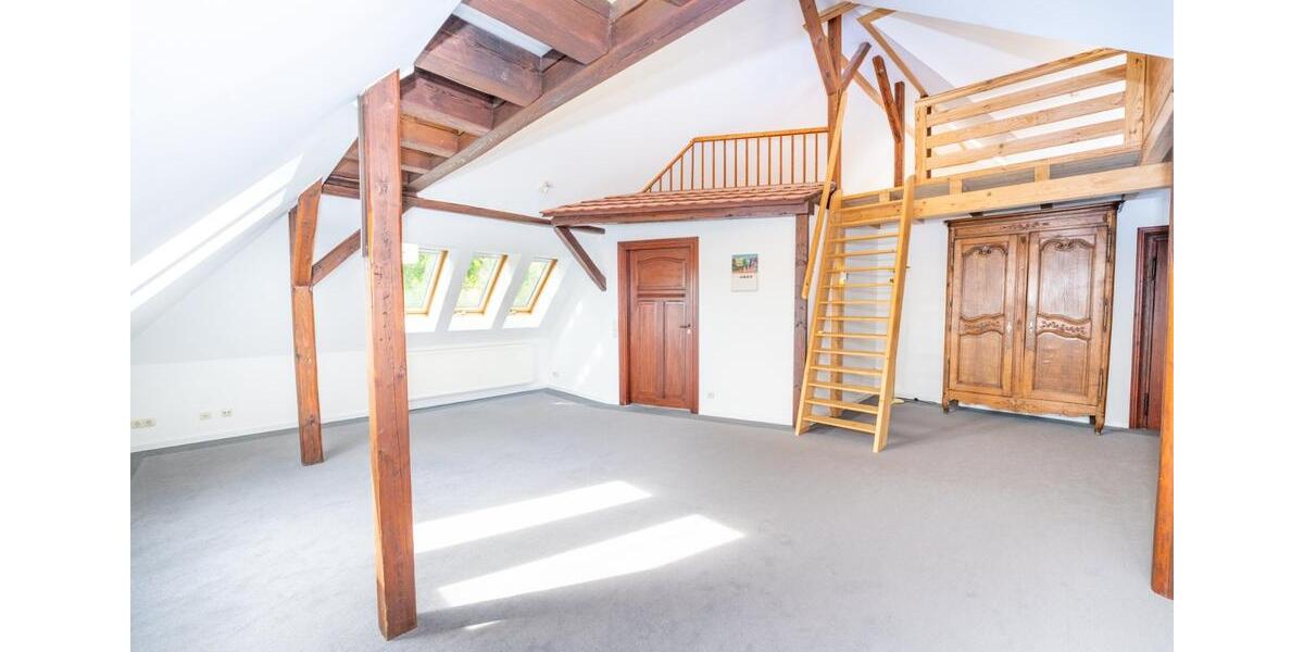 Dachgeschoßwohnung Jena - 3 Zimmer, 115 m&sup2;, 1.350&euro; | Angebot:23053763