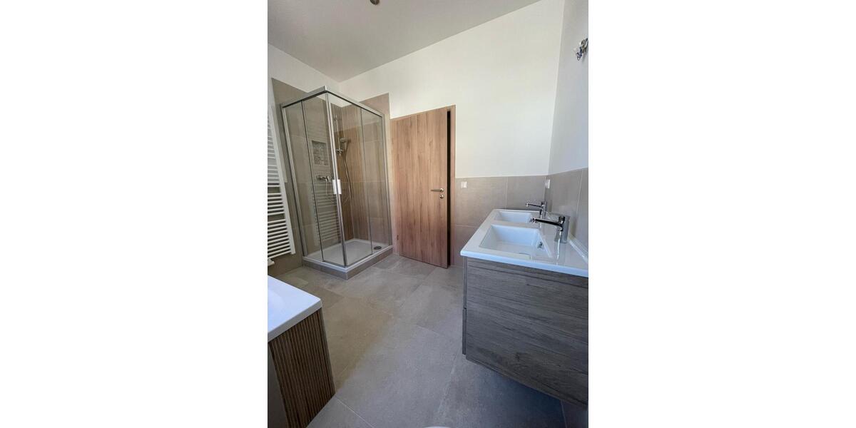 Etagenwohnung Erfurt Hochheim - 4 Zimmer, 130 m&sup2;, 1.300&euro; | Angebot:26004800