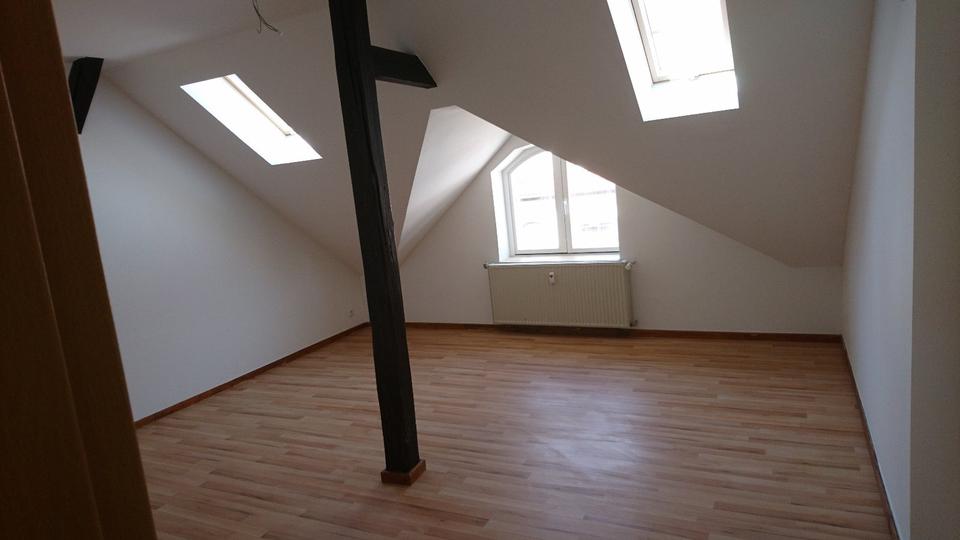Dachgeschoßwohnung Erfurt Johannesplatz - 4 Zimmer, 130 m&sup2;, 1.300&euro; | Angebot:26619946
