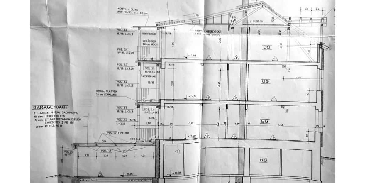 ruhig gelegenes Dreifamilienhaus mit Garagen , teilw. freiwerdend - Mehrfamilienhaus, Wohnhaus Kahla | Angebot:26095730