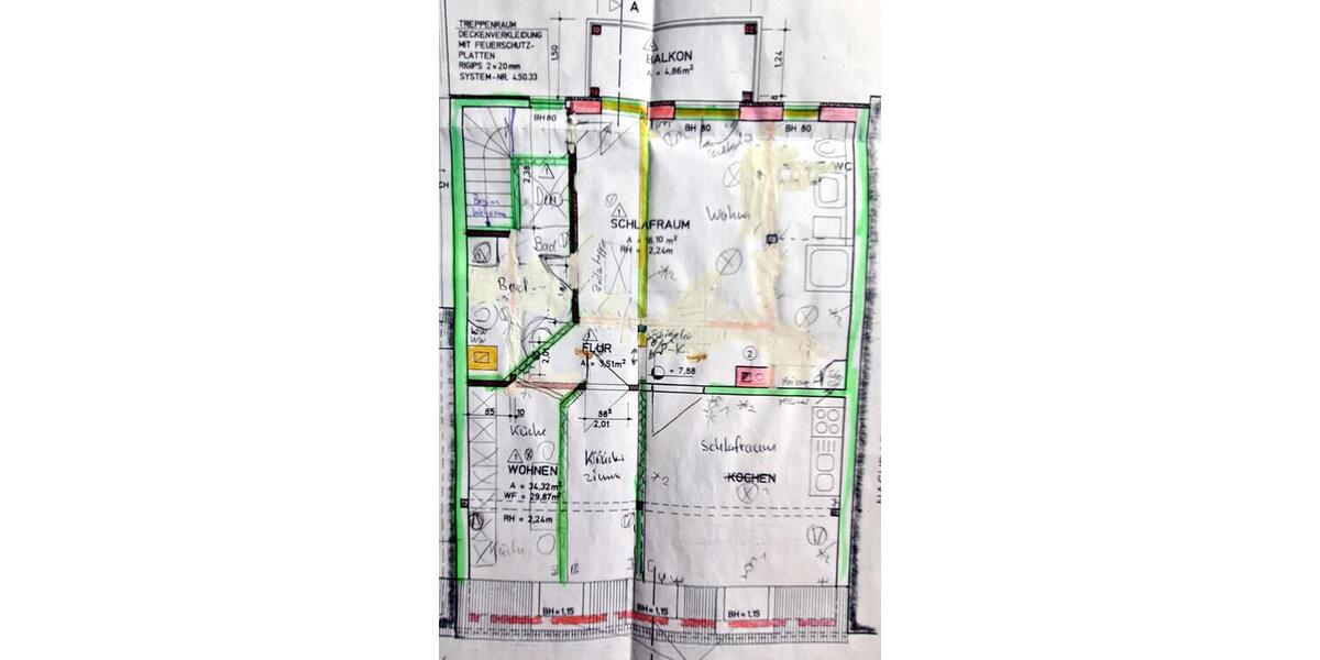 ruhig gelegenes Dreifamilienhaus mit Garagen , teilw. freiwerdend - Mehrfamilienhaus, Wohnhaus Kahla | Angebot:26009990