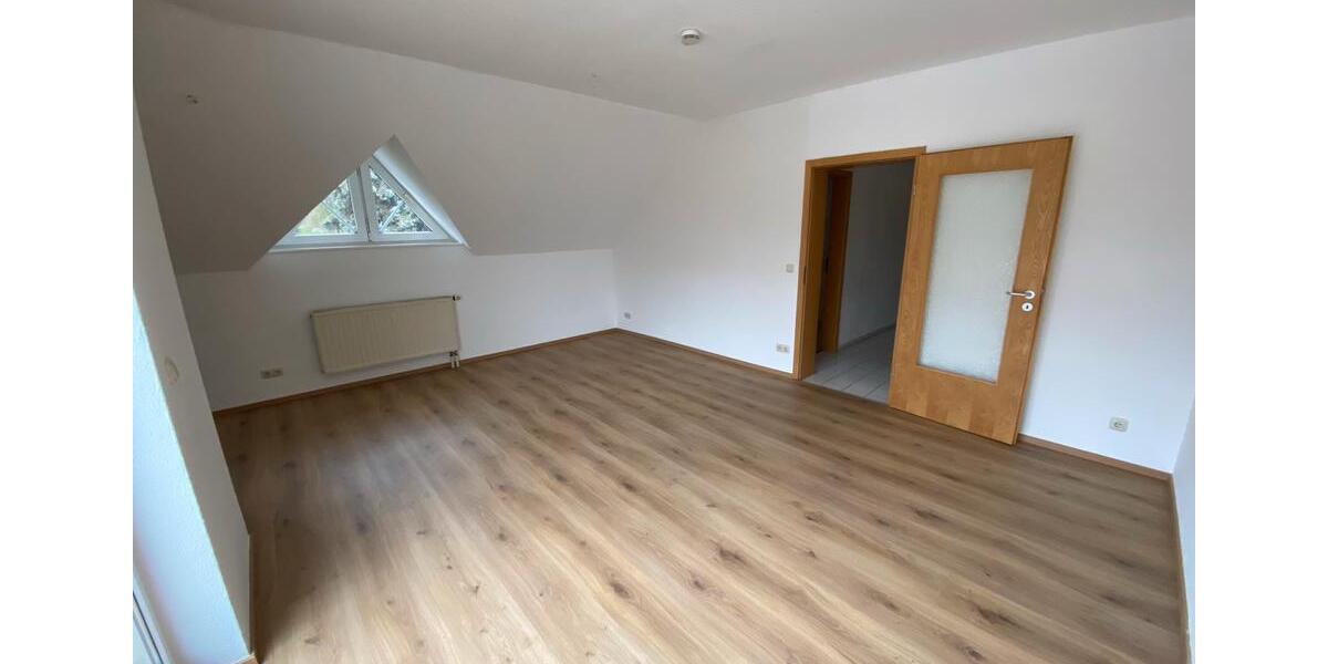 Dachgeschoßwohnung Apolda - 2 Zimmer, 63 m&sup2;, 515&euro; | Angebot:25906021