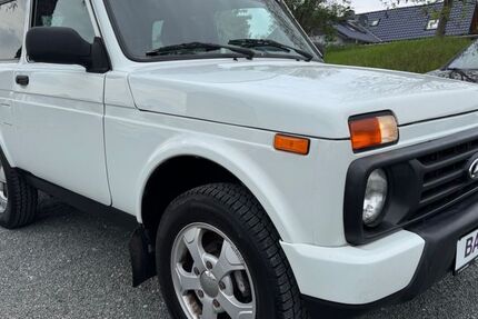 Lada Taiga 70.675 km 8.950 &euro; Weimar 99423