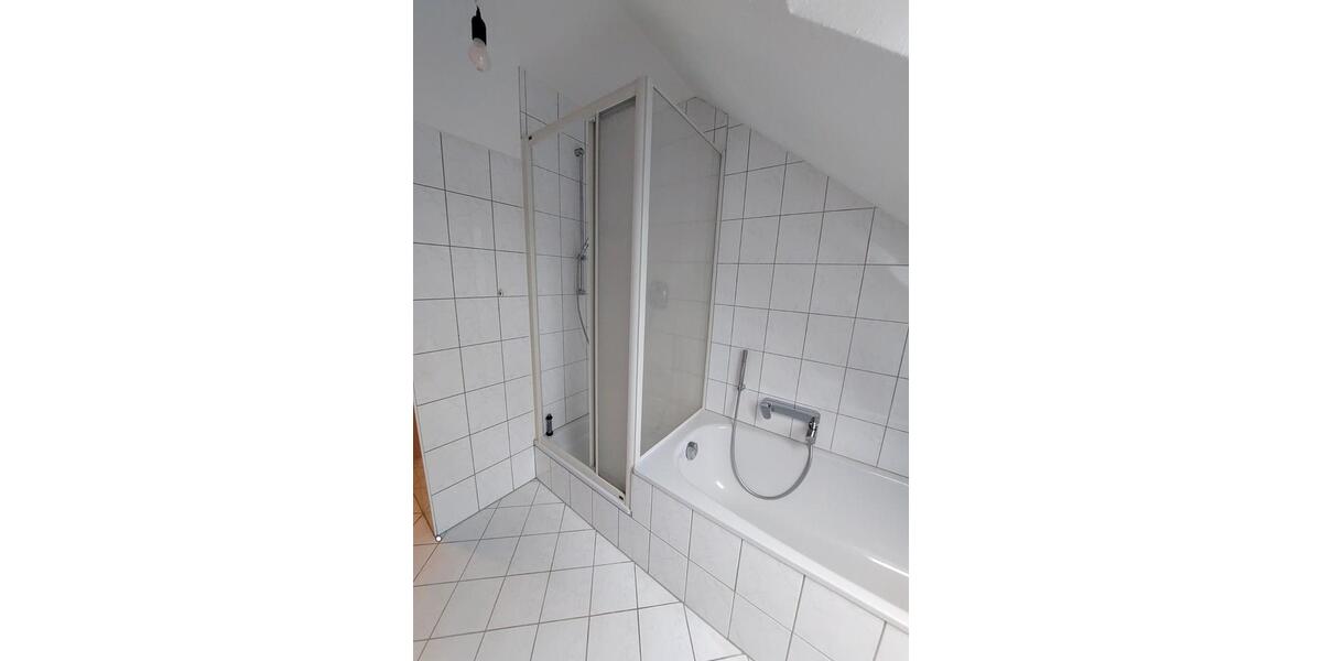Dachgeschoßwohnung Erfurt Hochheim - 3 Zimmer, 78 m&sup2;, 853&euro; | Angebot:26354149