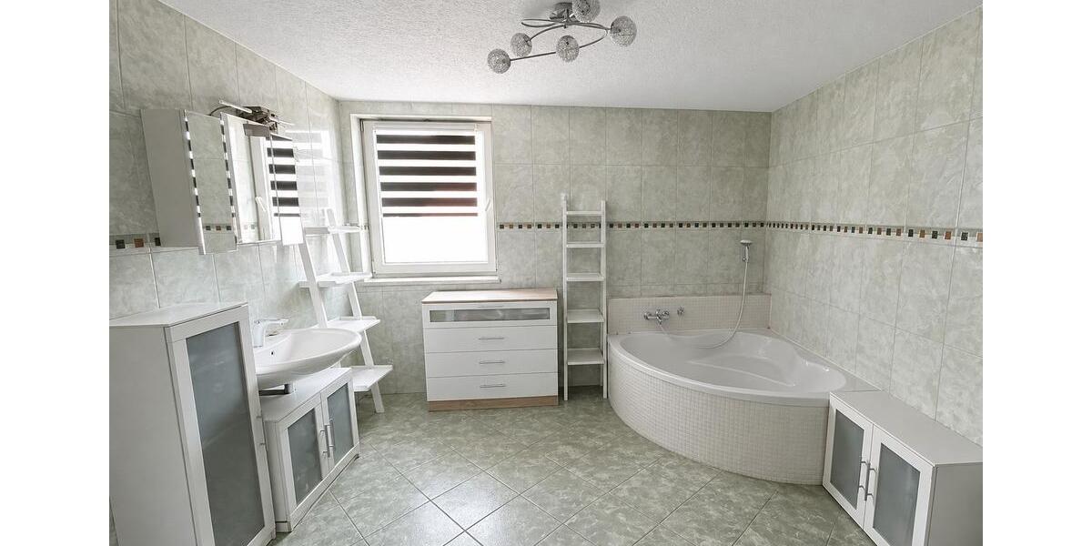 Dachgeschoßwohnung Bad Sulza - 2 Zimmer, 100 m&sup2;, 780&euro; | Angebot:26348344